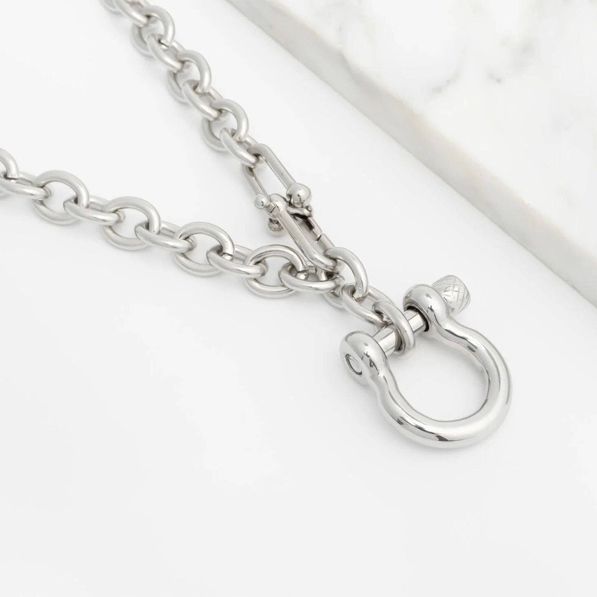 Gold Horseshoe Carabiner Y Necklace | 18K Gold PVD