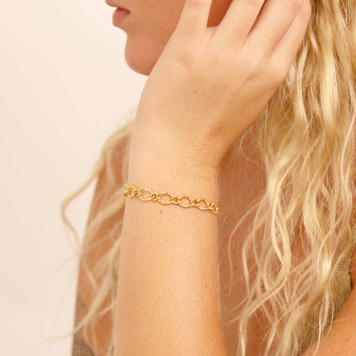 Juliette Hammered Oval Bracelet | Waterproof Gold  & Silver Jewelry